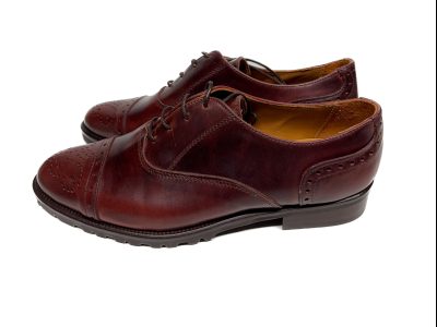 Zapato Oxford color burdeos